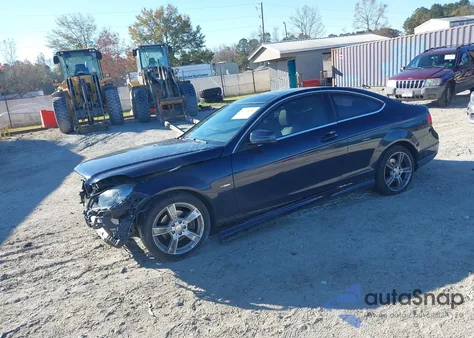 2012 Mercedes-Benz C 250 из США, поврежденный, VIN WDDGJ4HB6CF798326